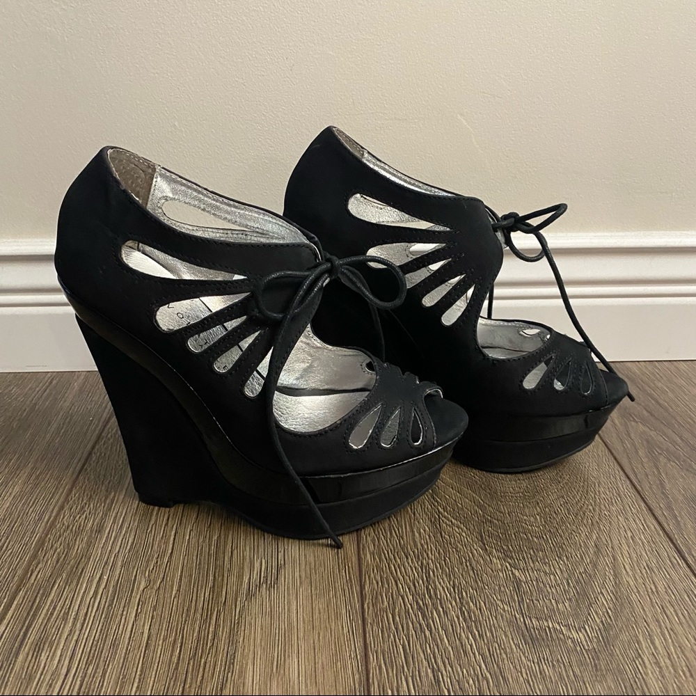 ❤️Black suede wedge tie up heels 👠 Size 6, cut out details, 5” heel